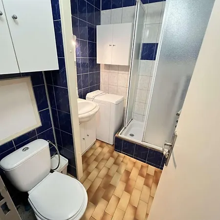 Studio Cabine Avec Piscine, Lave-linge, Parking Prive, A 200m De La Plage, Quartier Calme - Fr-1-702-66 Apartment *